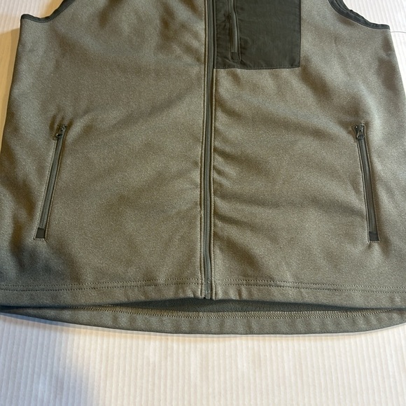 NWT Magellan Outdoors moisture wicking classic fish green vest 3 zipper pockets - Picture 9 of 10
